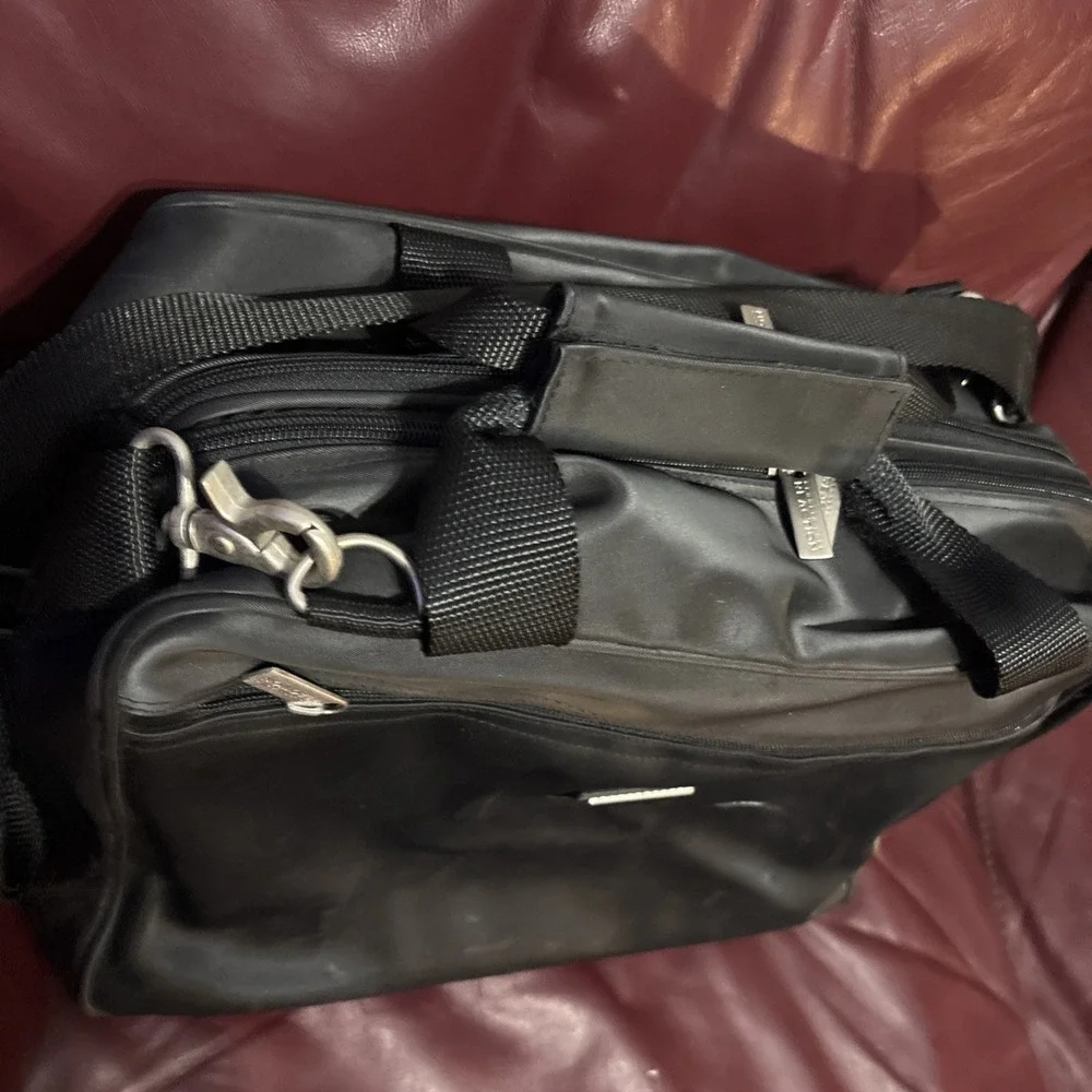 Kenneth Cole Reaction Black Duffel Overnight Travel Bag With Shoulder Strap Blk